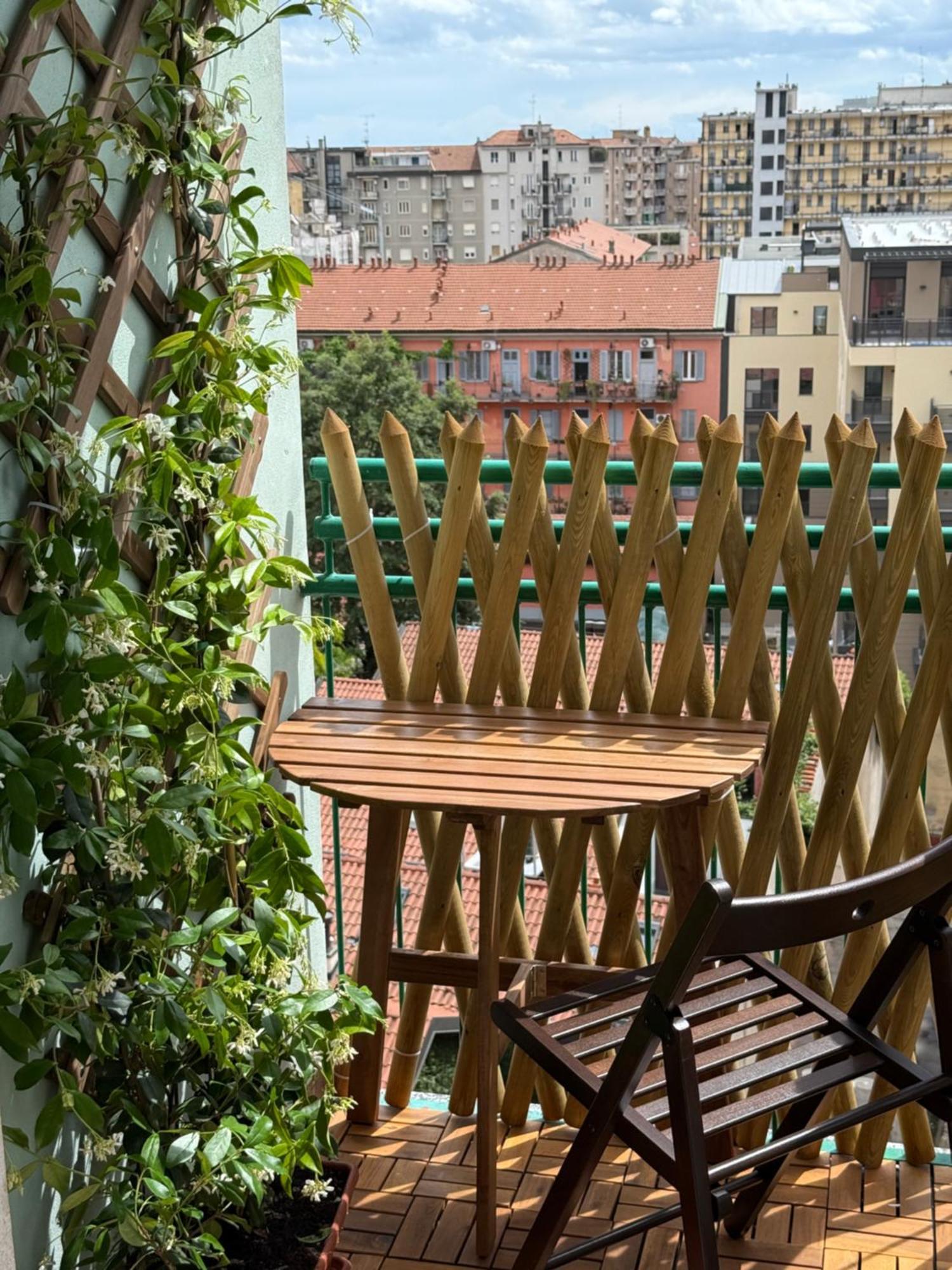 Bollicina Milano - Free Parking, Ac & Balcony